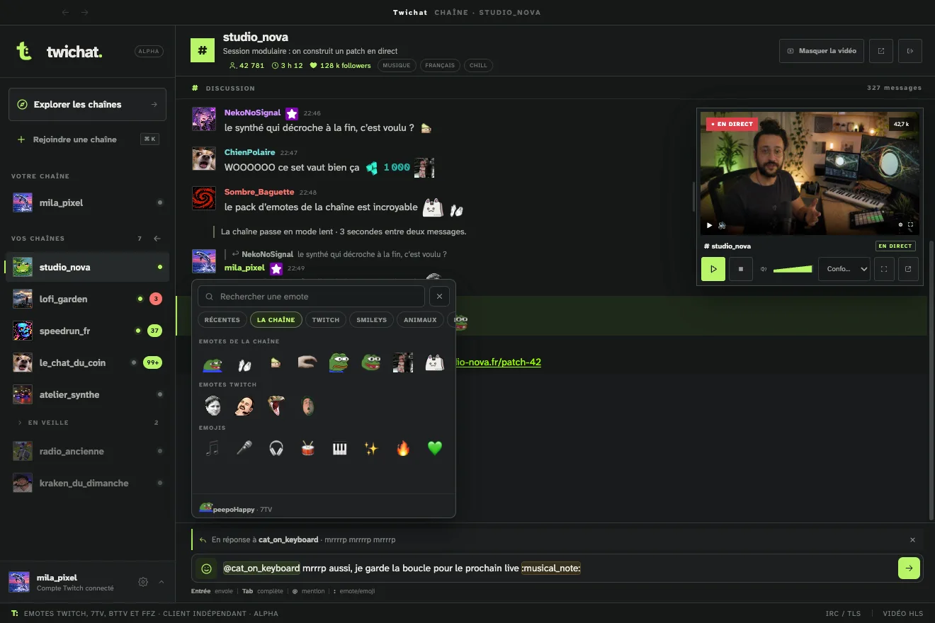 Le sélecteur d’emotes ouvert au-dessus de la zone de saisie : les emotes de la chaîne, celles de Twitch et les emojis dans une même grille, avec un champ de recherche et des onglets.
